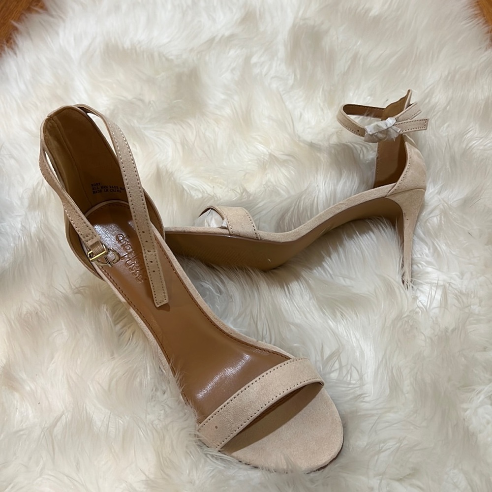 Nude low heel
